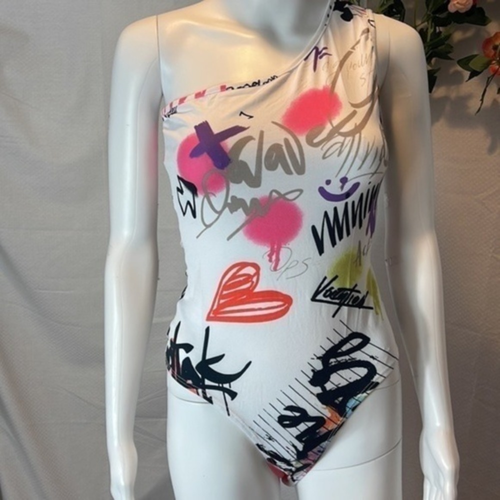Brooklyn Baby Graffiti One Shoulder Bodysuit‎ White Pink Size Small